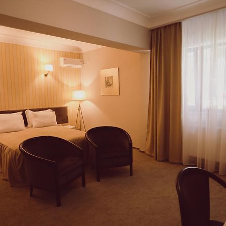 C&C Residence Hotel Bacău Екстериор снимка